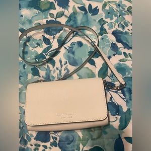 Kate spade white crossbody brand new, has not been used.